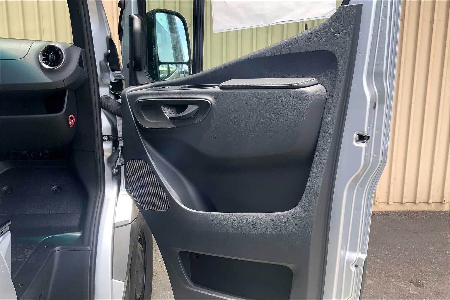 2025 Mercedes-Benz Sprinter 2500 Standard Roof I4 Diesel HO 144" RWD
