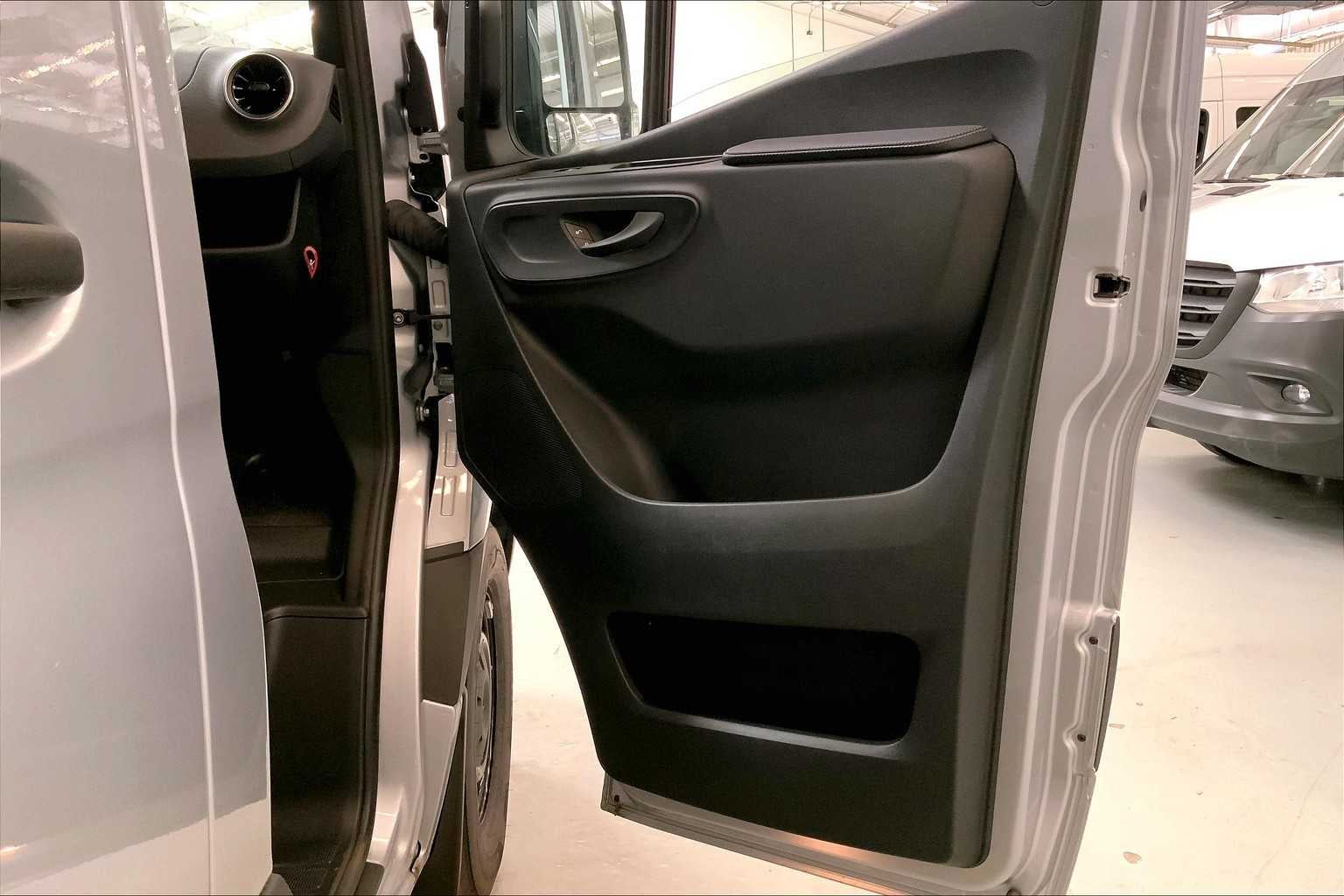 2025 Mercedes-Benz Sprinter Passenger Van 2500 Standard Roof I4 Diesel HO 144 RWD