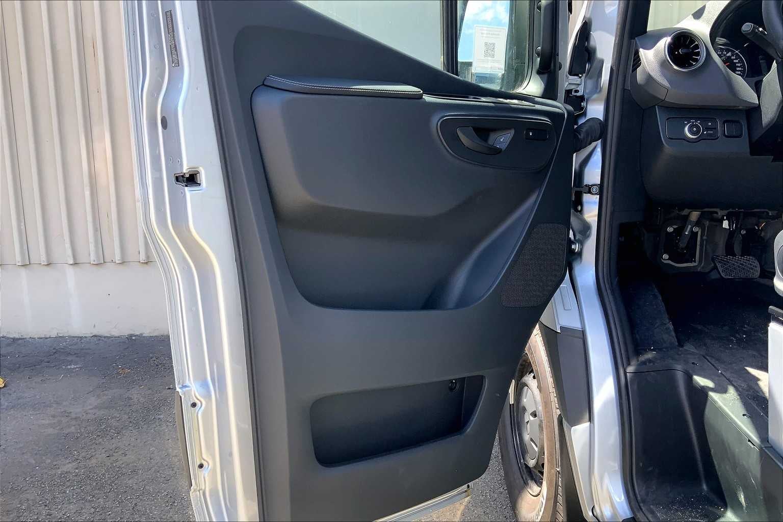 2025 Mercedes-Benz Sprinter 2500 Standard Roof I4 Diesel HO 144" RWD