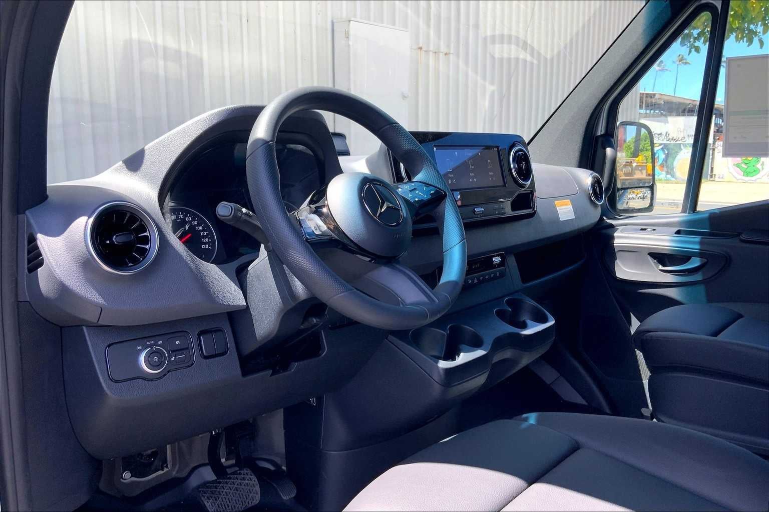 2025 Mercedes-Benz Sprinter 2500 Standard Roof I4 Diesel HO 144" RWD