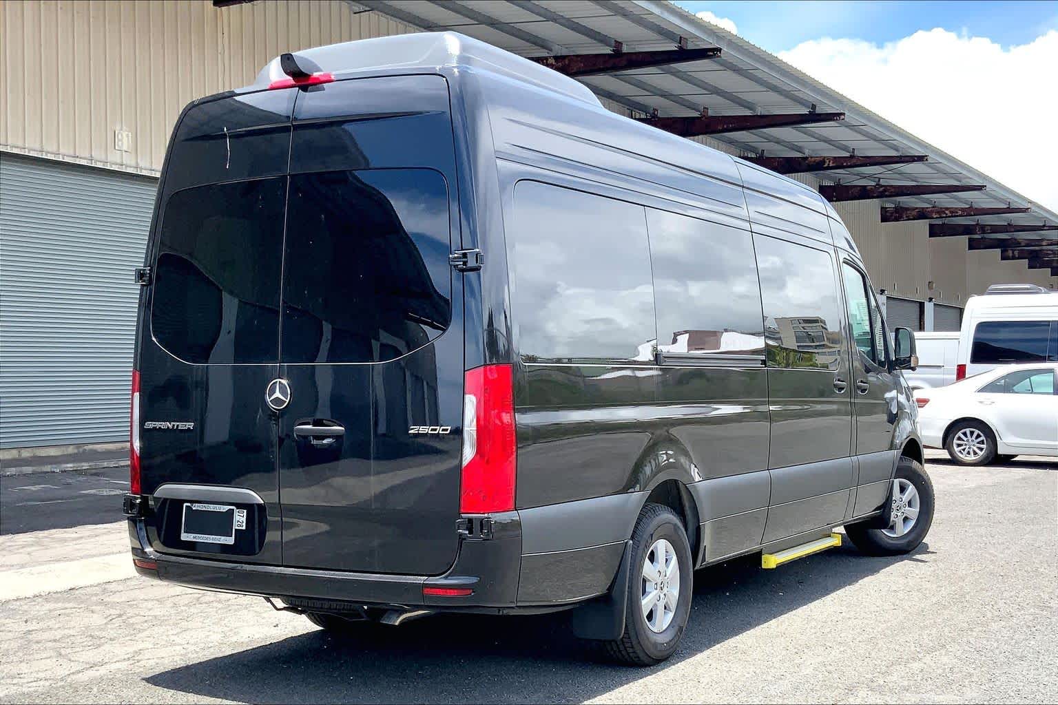 2026 Mercedes-Benz Sprinter Passenger Van 2500 High Roof I4 Diesel HO 170 RWD